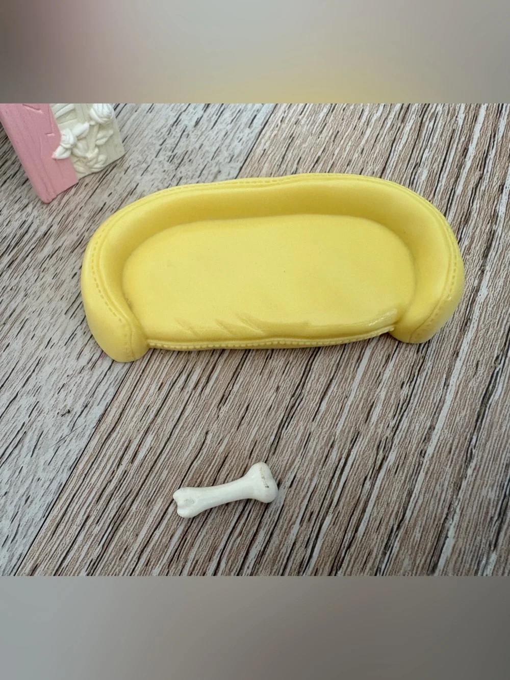 Fisher Price Loving Family Dog House Puppy Bed Bone K5318 2006 Dollhouse